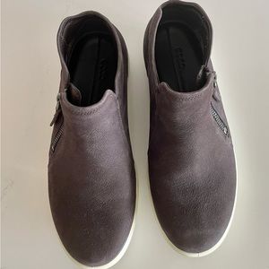 Ecco Soft 7 Low Cut Zip Bootie in Dark Shadow